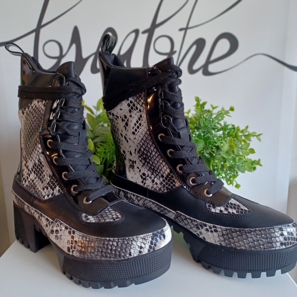 FASHION NOVA Walk The Other Way Booties - Picture 2 of 10